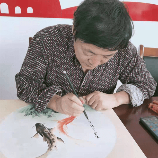 画家袁玉珍说:"一幅幅吉祥喜庆,翰墨飘香的福字春联,代表了书画家一份
