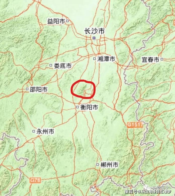 衡山为南岳,位于中国版图的南部中间位置,北有两湖平原,西有雪峰山脉