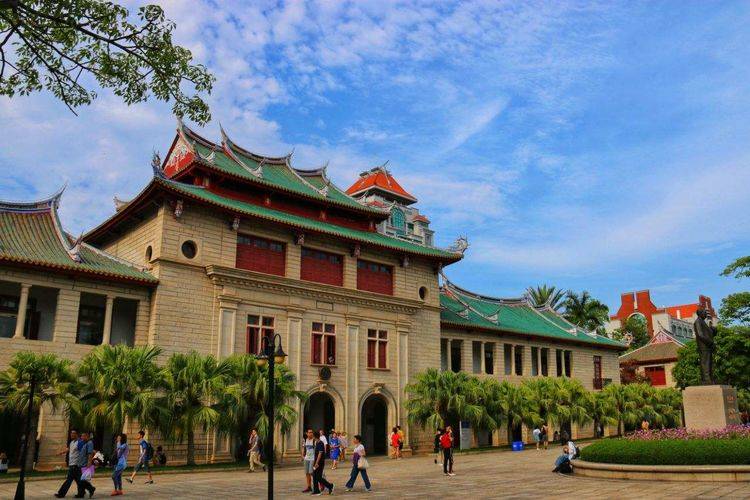 中国最美的五所大学，读书四年堪比旅游，因太美成著名旅游景点
