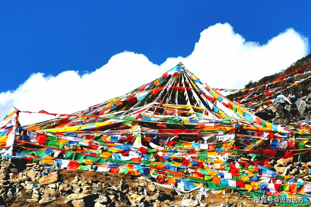 即使在路上走走，西藏风情也能让你流连忘返