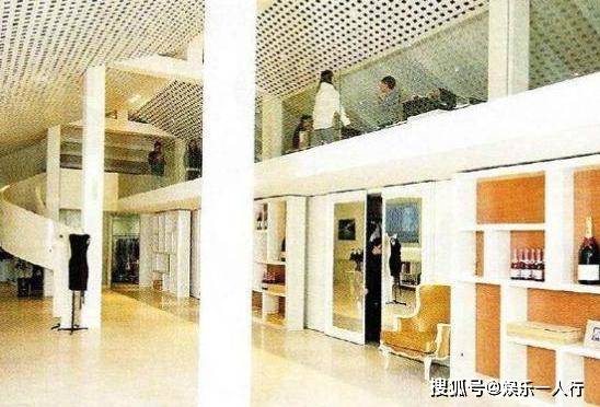 參觀劉嘉玲在上海的豪宅，一個人住獨棟樓房，衣帽間全是名牌服飾 娛樂 第3張