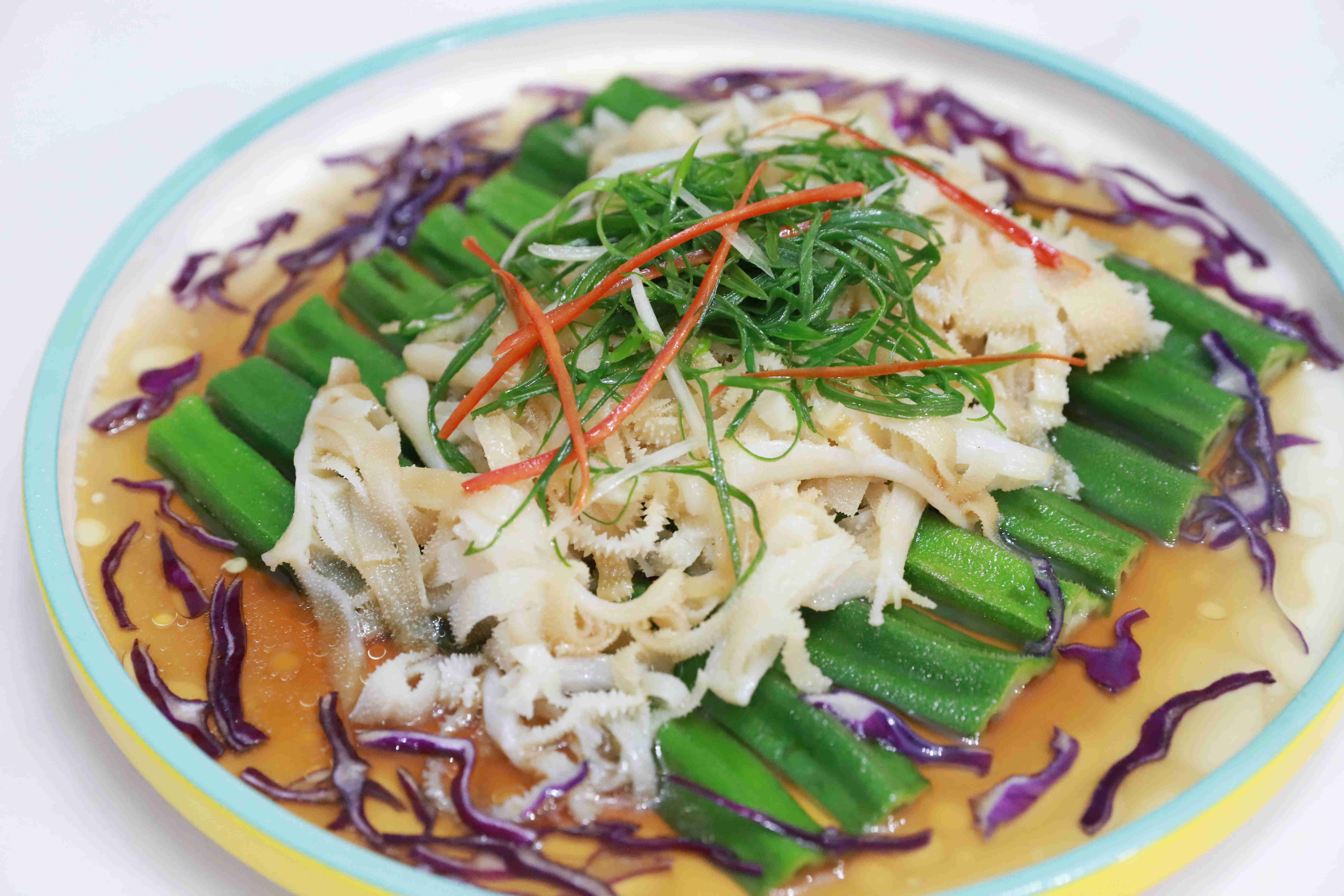 同样采用油淋做法的还有牛百叶.