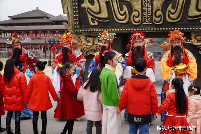 春节本地过年好去处，带娃到电影里去过新年，小朋友：不想回家了