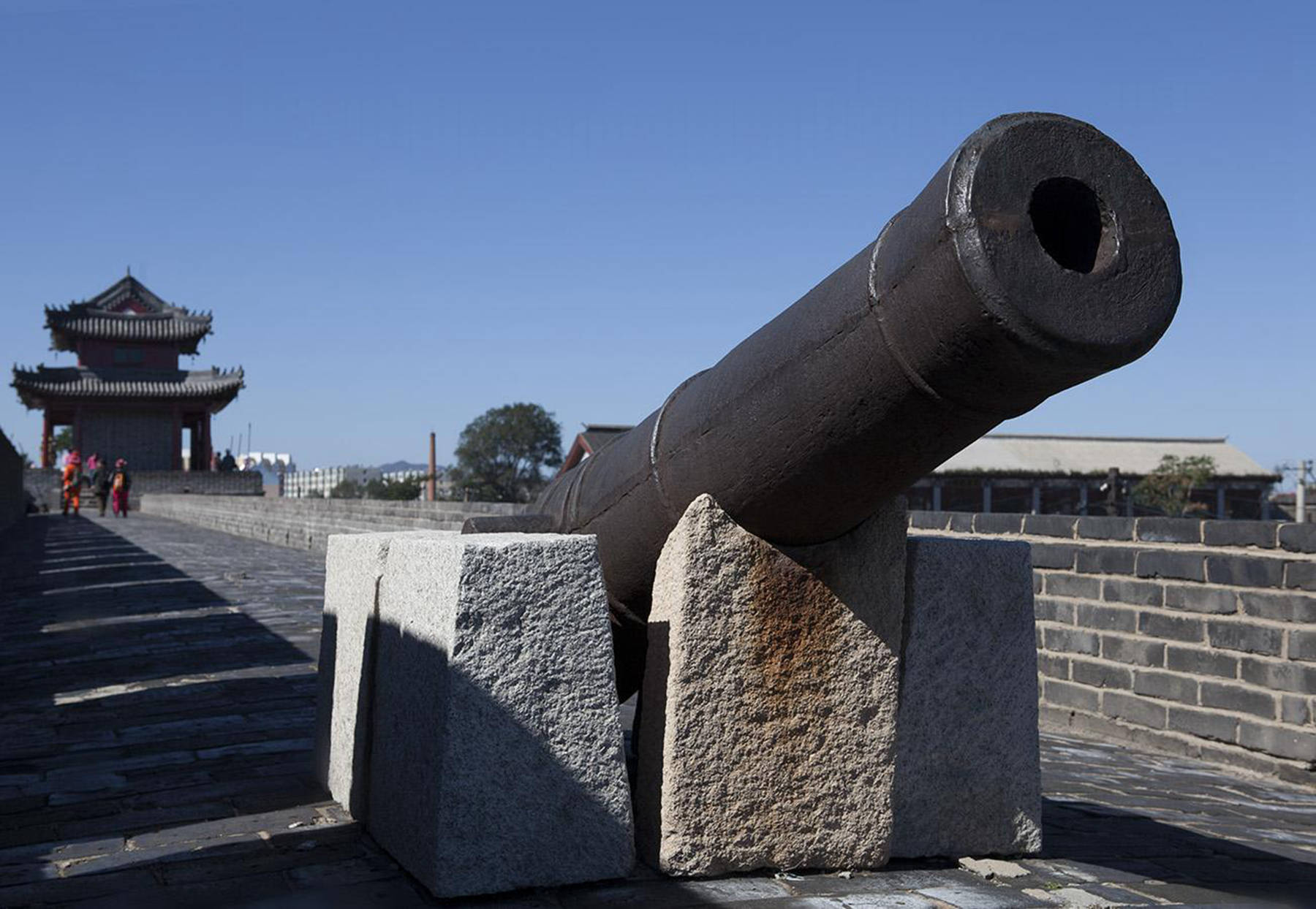 1631年,后金终于造出第一门用精铁钢铸造的红衣大炮,并命名为"天佑