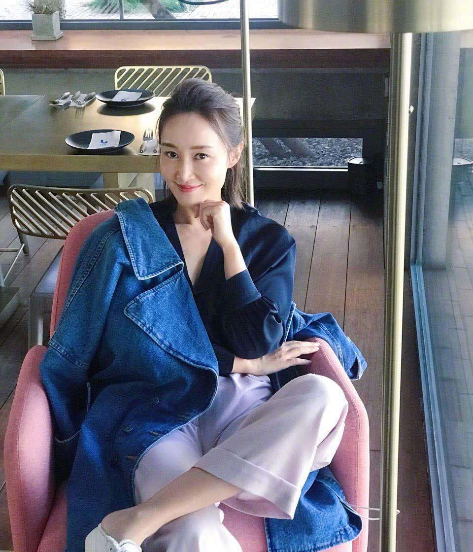 43岁"前央视主持"赵子琪,富豪为娶她抛妻弃女,今住豪宅很幸福