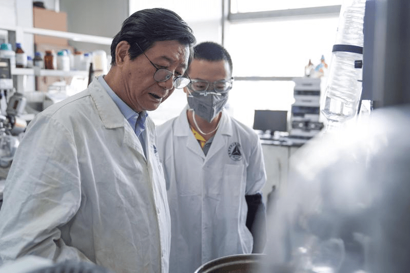 中科院院士曝家丑，“最牛化学所”女博士身败名裂，只因不能复现_黄凌琳