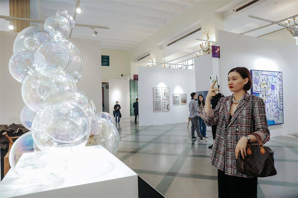2021中国艺术品市场:新业态在不知不觉中长大_的发展