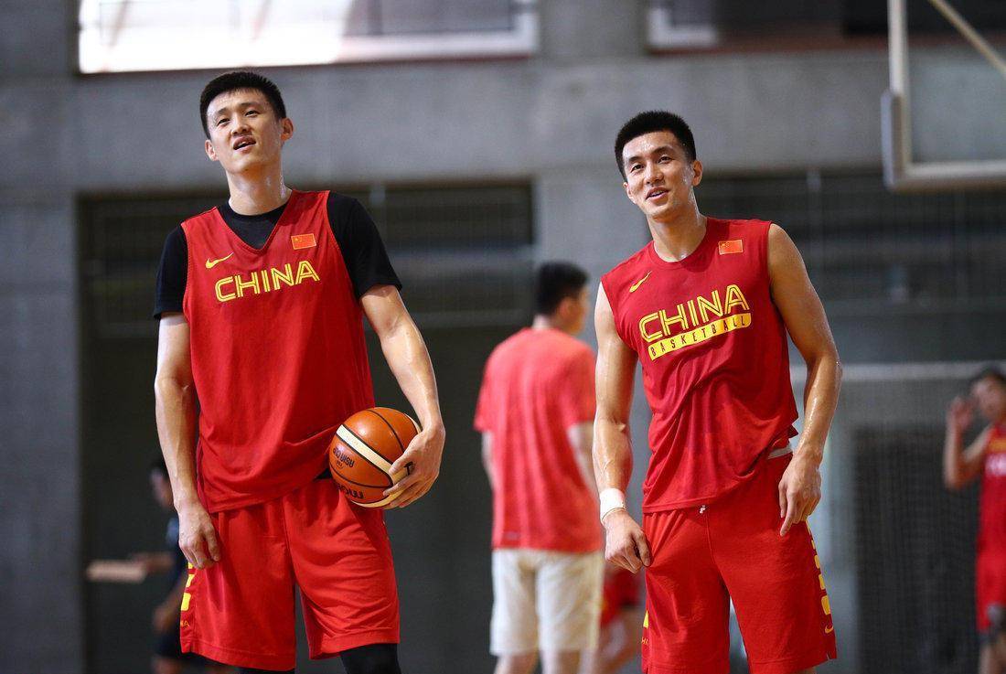 中国男篮老队长满血归来 杜锋放弃三大新星 有望开启极致跑轰 周鹏