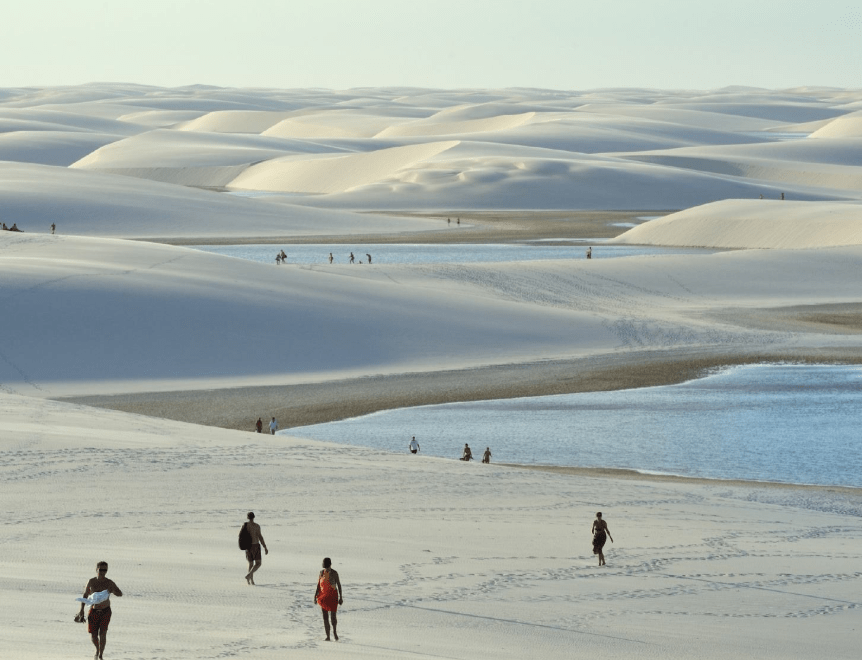 世界最高调的沙漠，年降水量是撒哈拉百倍，游客在这里游泳