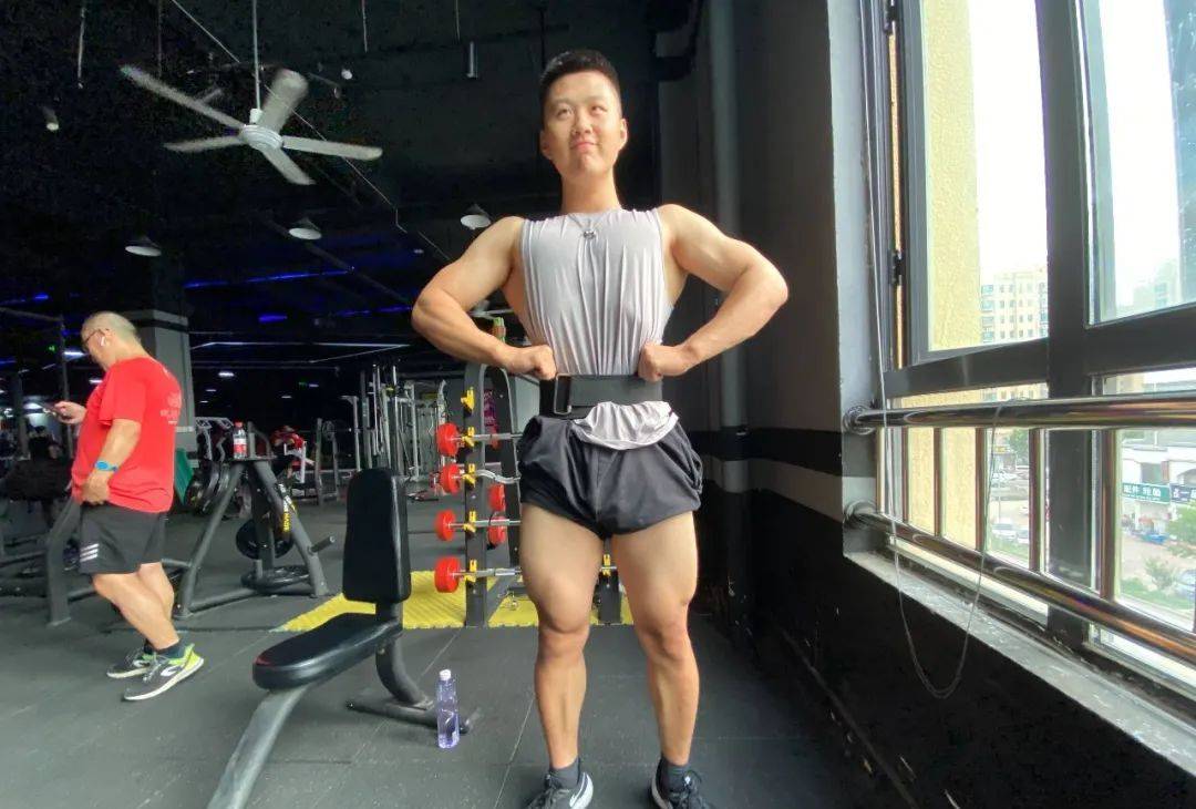 怎么才能变成八块腹肌的帅哥 6533987f64484f46a8f4196a63f7e660.jpeg