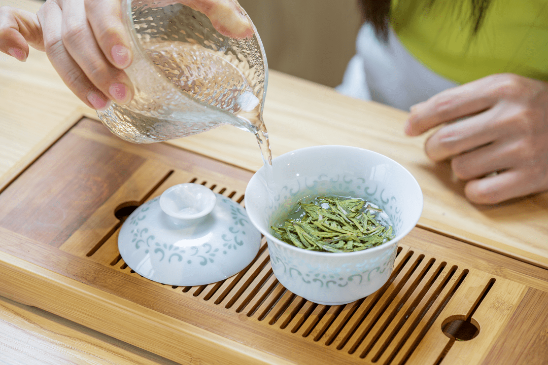 这也是为什么我们也叫 "醒茶""润茶"的原因.