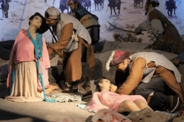 满清入关后实行剃发易服给汉人留下悲痛的历史而扬州城就是其中之一