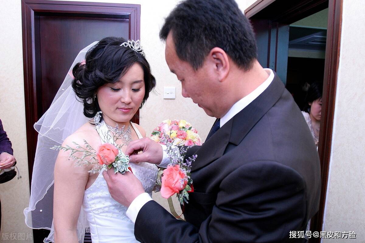 "都是一样的"说好18万彩礼带回,婚礼当天男方收到一张欠条退婚_张帆