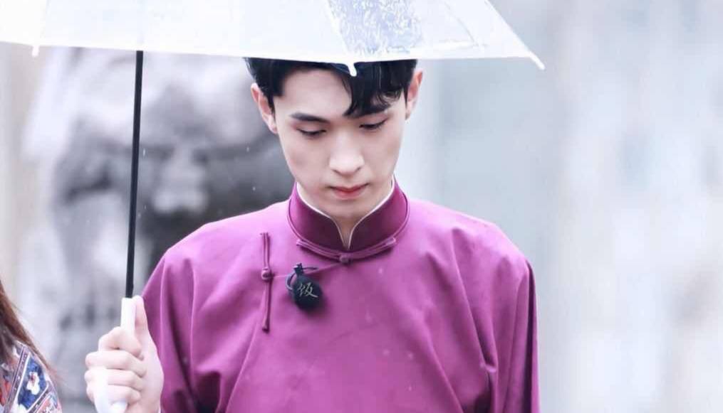 秦霄贤首次演电视剧陌上人如玉饰演太子古装扮相帅气