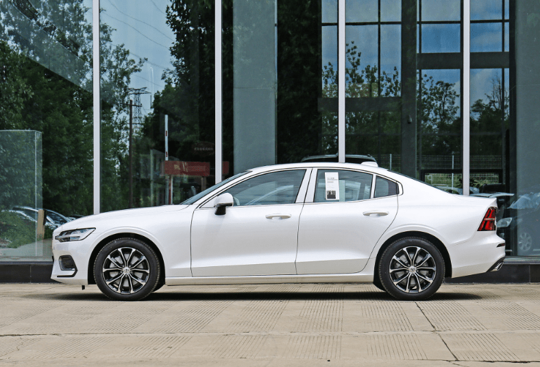 在外观的设计方面,2021款沃尔沃s60并没有进行太多的调整,北欧极简