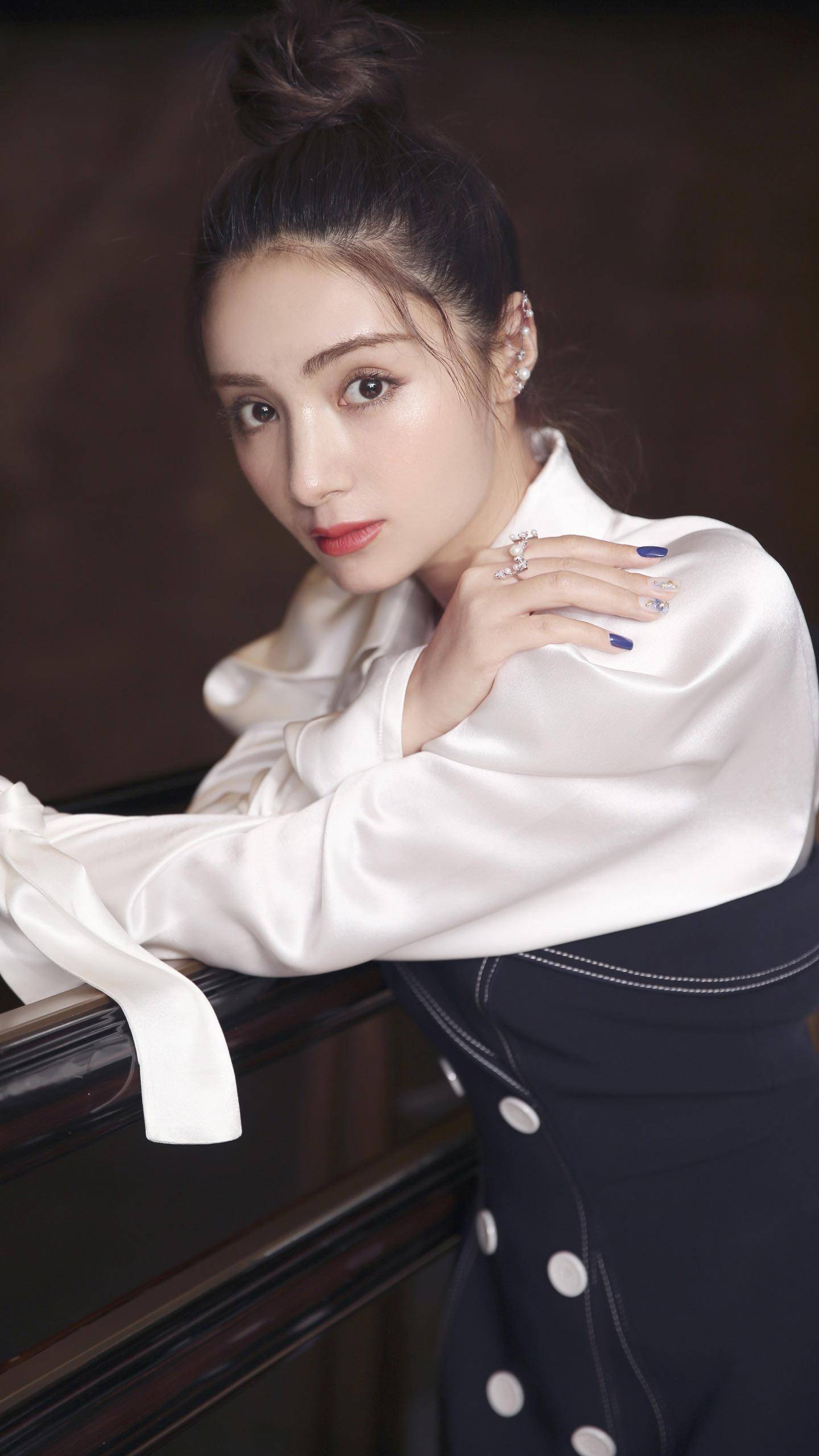 娱乐圈异域美女再添一员新人景瓷颜值与古力娜扎、迪丽热巴比肩