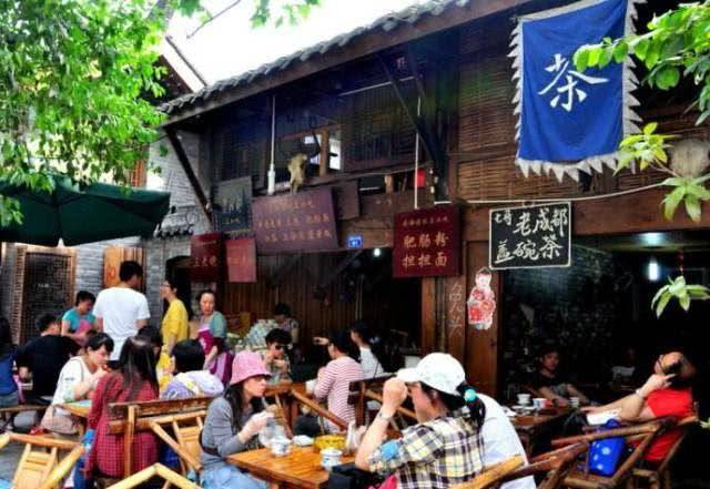 中国最“安逸”的省会，本地人喝茶打牌是常事，外地人来了不愿走