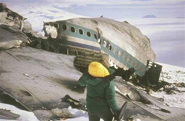 1979年新西兰空难，飞机撞上火山解体，乘客在清醒状态下坠入岩浆