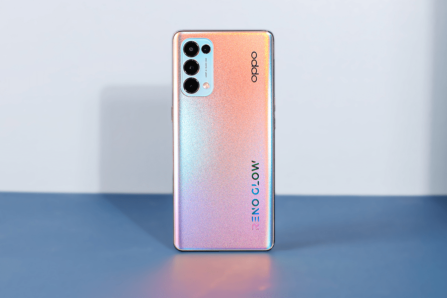 像是在手机的背部设计上,就全新应用了reno glow 2