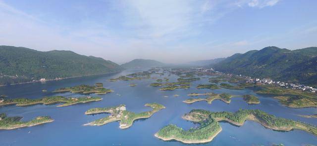 灵秀湖北，姹紫嫣红的生态岛，巍然屹立的南山观岛！