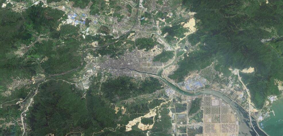 福建福州的一个小县，人口仅约27万，拥有畲山水景区
