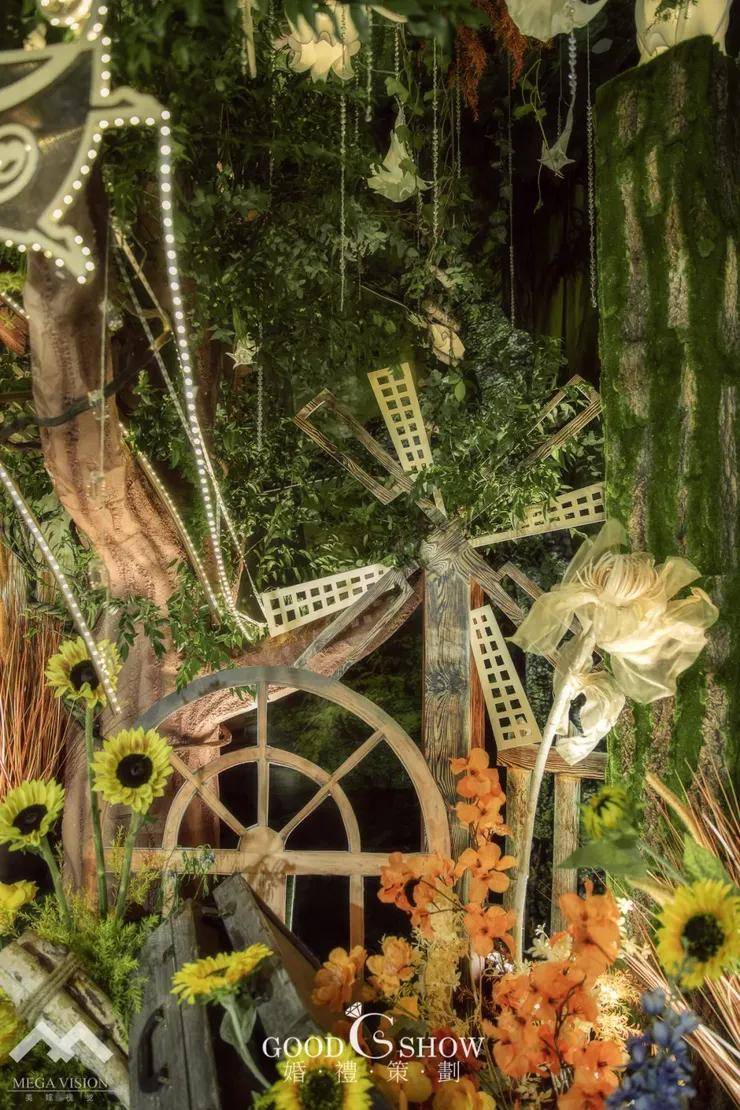 甜柔的月色有我们专属的秘密小屋萤火编织的彩色森林里繁华正茂不辜负