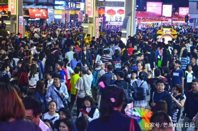 空城广州并不空，游客人山人海摩肩接踵，网友：吓坏了