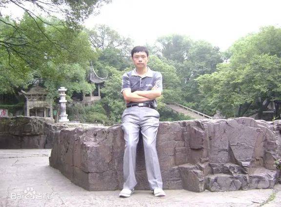 网友扒出多年前明星社交平台争议发言 (网友扒出多年前的衣服)