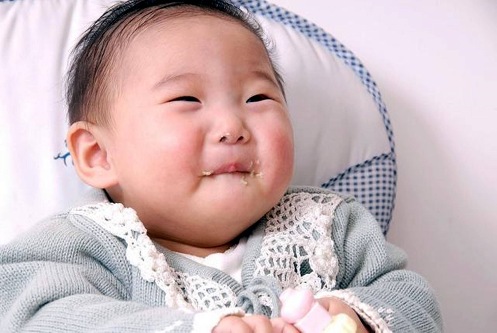 婴儿一般几个月能吃饭 b3a116e32c2a434d82e5ab6f309cb445.jpeg