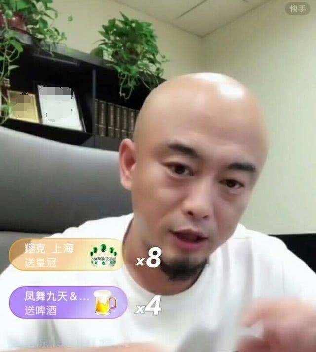 网红修路捐学校,却遭遇大骂:别洗脑了,看你们干的