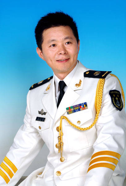 歌唱家王宏伟母亲为他守寡48年选妻子唯一标准母亲要满意