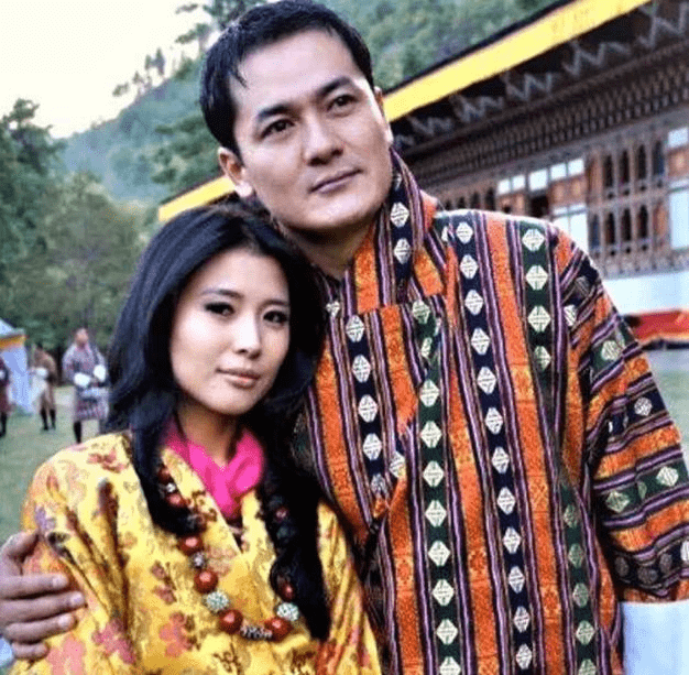 不丹老国王娶4个姐妹,生5个公主,雪域滋养凤眼迷人比佩玛动人