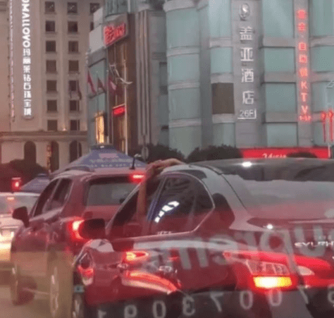 原创
开心一刻:我患了重感冒,生病在医院输液,老婆陪着我