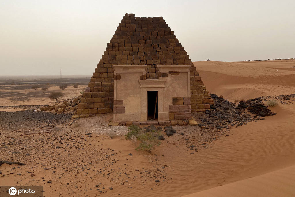 苏丹小金字塔——麦罗埃金字塔群