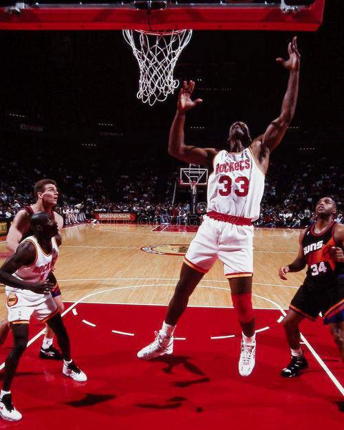 抢七大战,火箭队赢了,索普交出6分9个篮板3个助攻1个抢断的数据,虽然