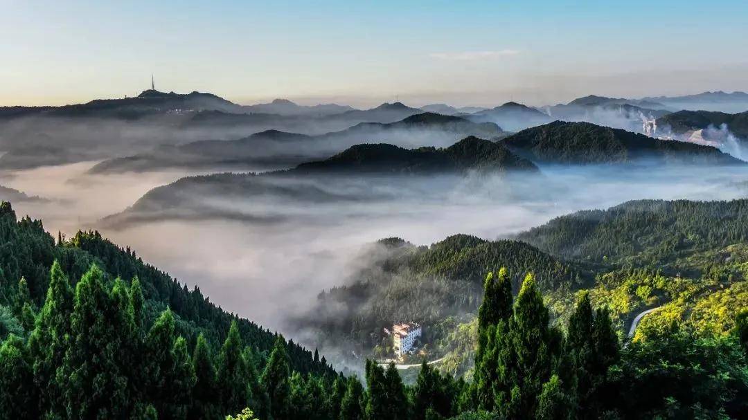 龙泉山上眺望心中那座城