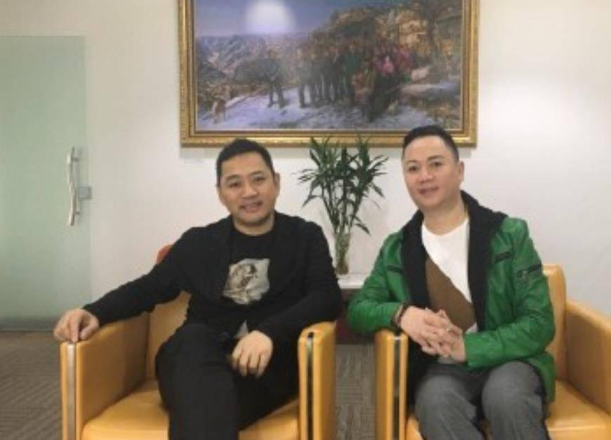 她是国内知名歌唱家,曾12次登上春晚舞台,谁知老公比她厉害