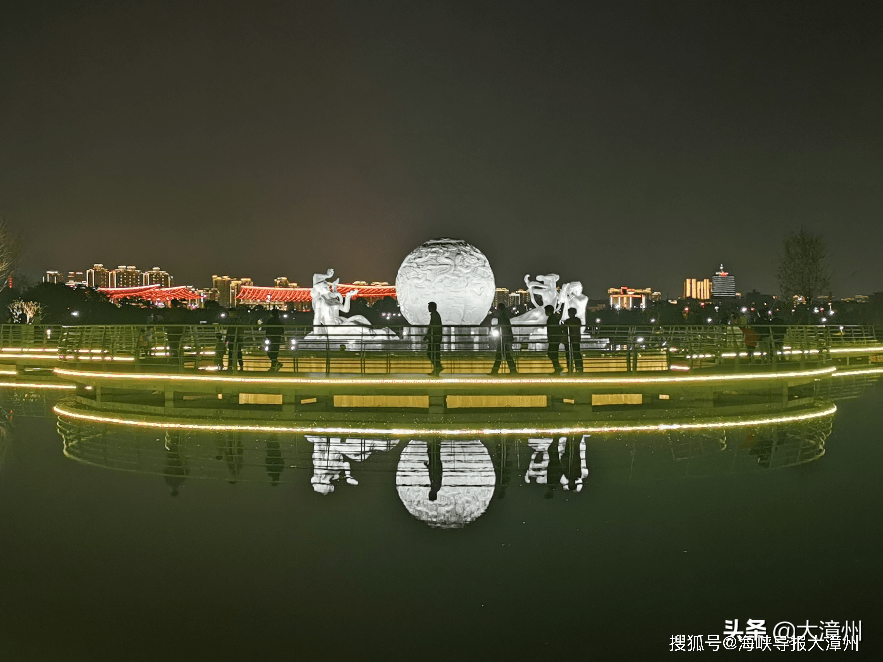 夜晚，水仙花海“仙气”十足！美轮美奂