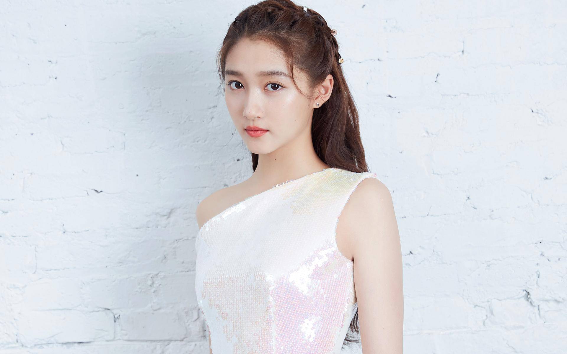 Cantik Mana, Aktris Dilraba dengan Ju Jingyi?-Image-4