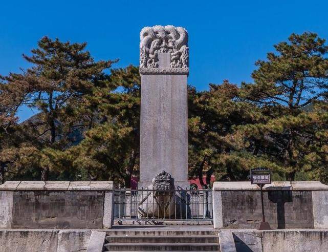 明太祖朱元璋认为大臣给皇帝书写碑文是"皇陵碑记,皆儒臣粉饰之文,恐