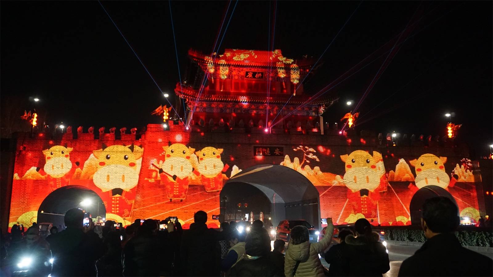 汴梁头条大宋中国年开封城墙灯光秀春节期间在安远门精彩呈现