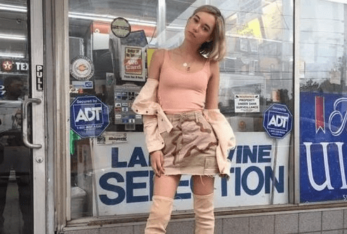 时间一晃,如今"雄鹿女神"已经快25岁了,而她之所以受到球迷的追捧