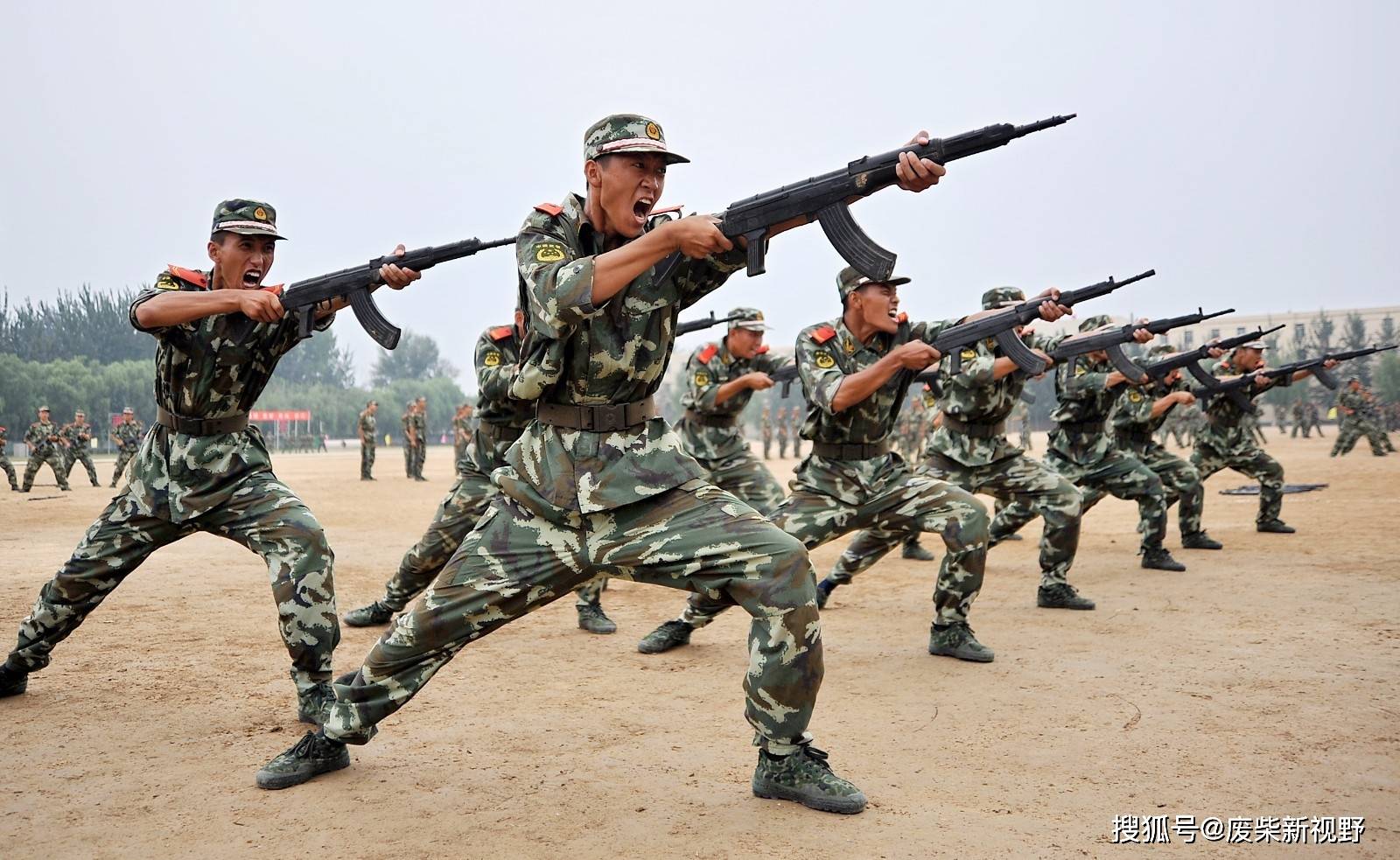 在军队当中,为何"7"要读成"拐",而"0"要读成"洞"?