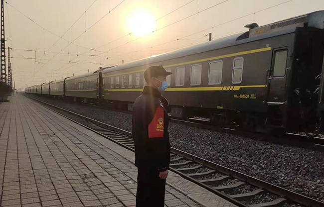 河间西站派出所强化沿线治安防控护航春运