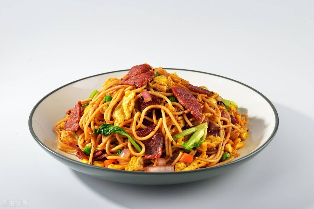 原创鲜蔬炒面10分钟就能做好的家常菜上班族必备的美味快手早餐