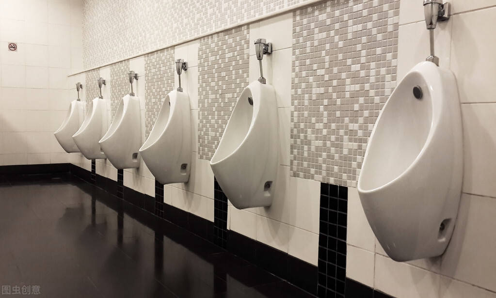 原创在厕所遇到领导应该怎么打招呼只要我不尴尬尴尬的就是领导