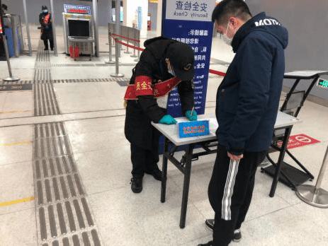 进站|天津地铁多项举措服务老年乘客进站乘车