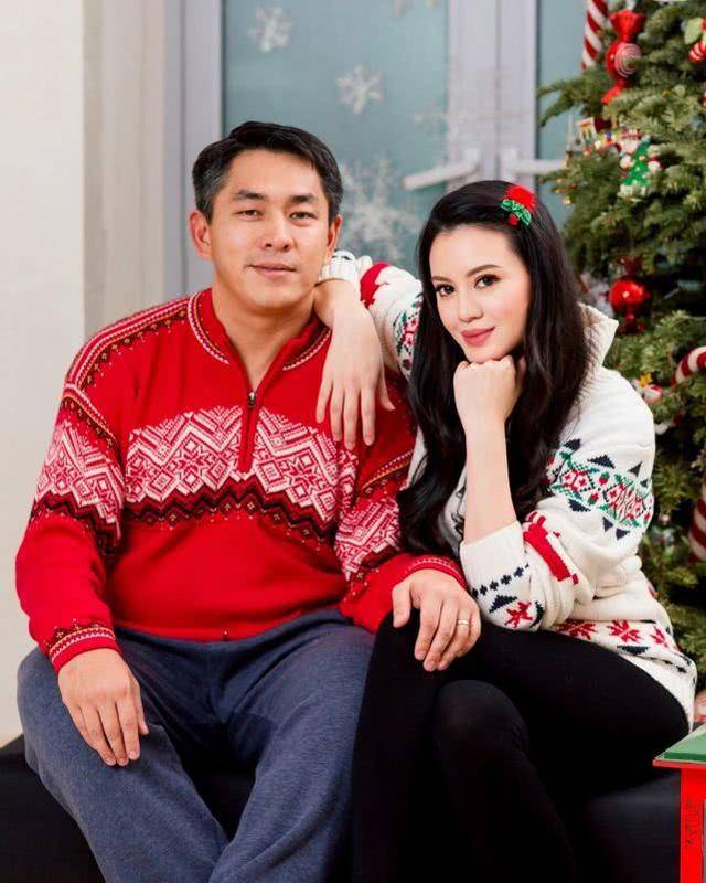 原创64岁谢玲玲痊愈后开心过大年外孙跪地敬茶优雅程度不输王祖贤