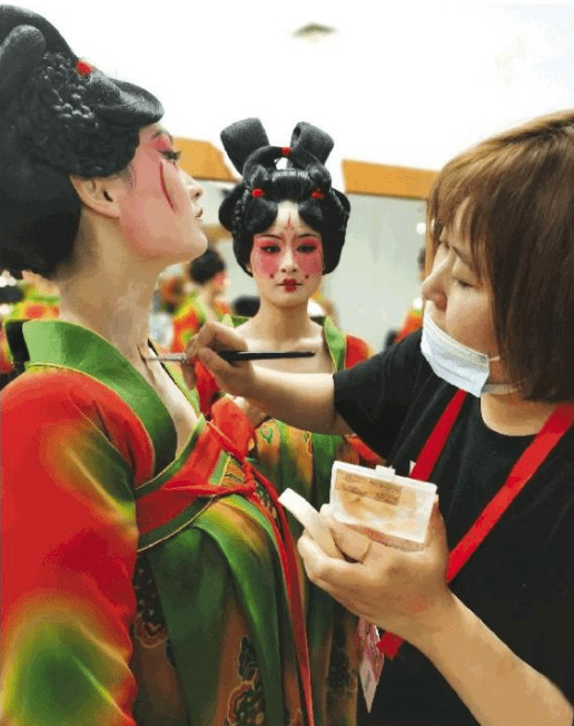 河南春晚唐宫夜宴出圈啦你有被漂亮又可爱的小姐姐们迷住吗