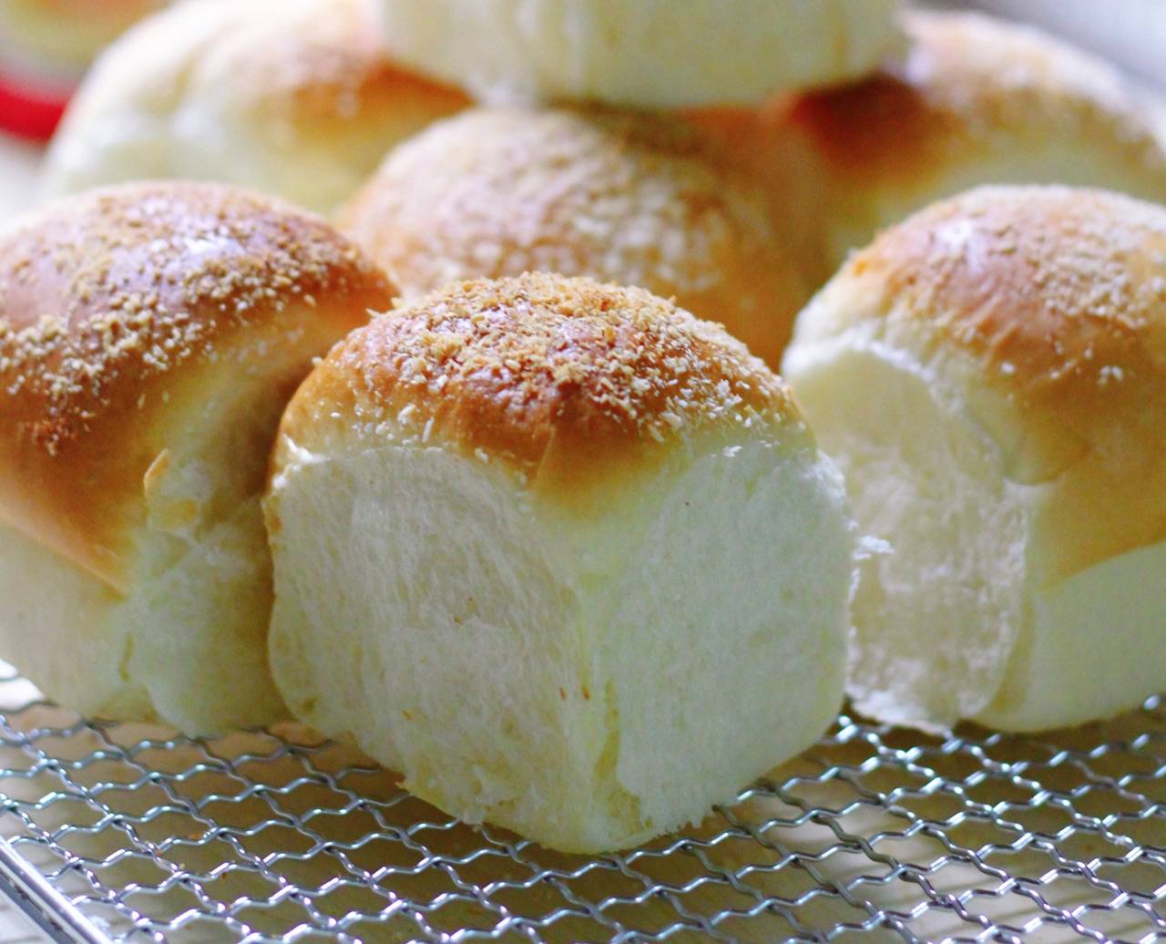 【奶酪椰蓉小餐包】的做法 配方,简简单单的椰蓉小餐包,超级软